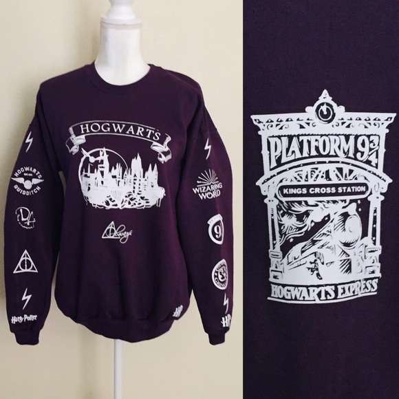 Hogwarts School Graphic Sweater - Picture 1 of 8
